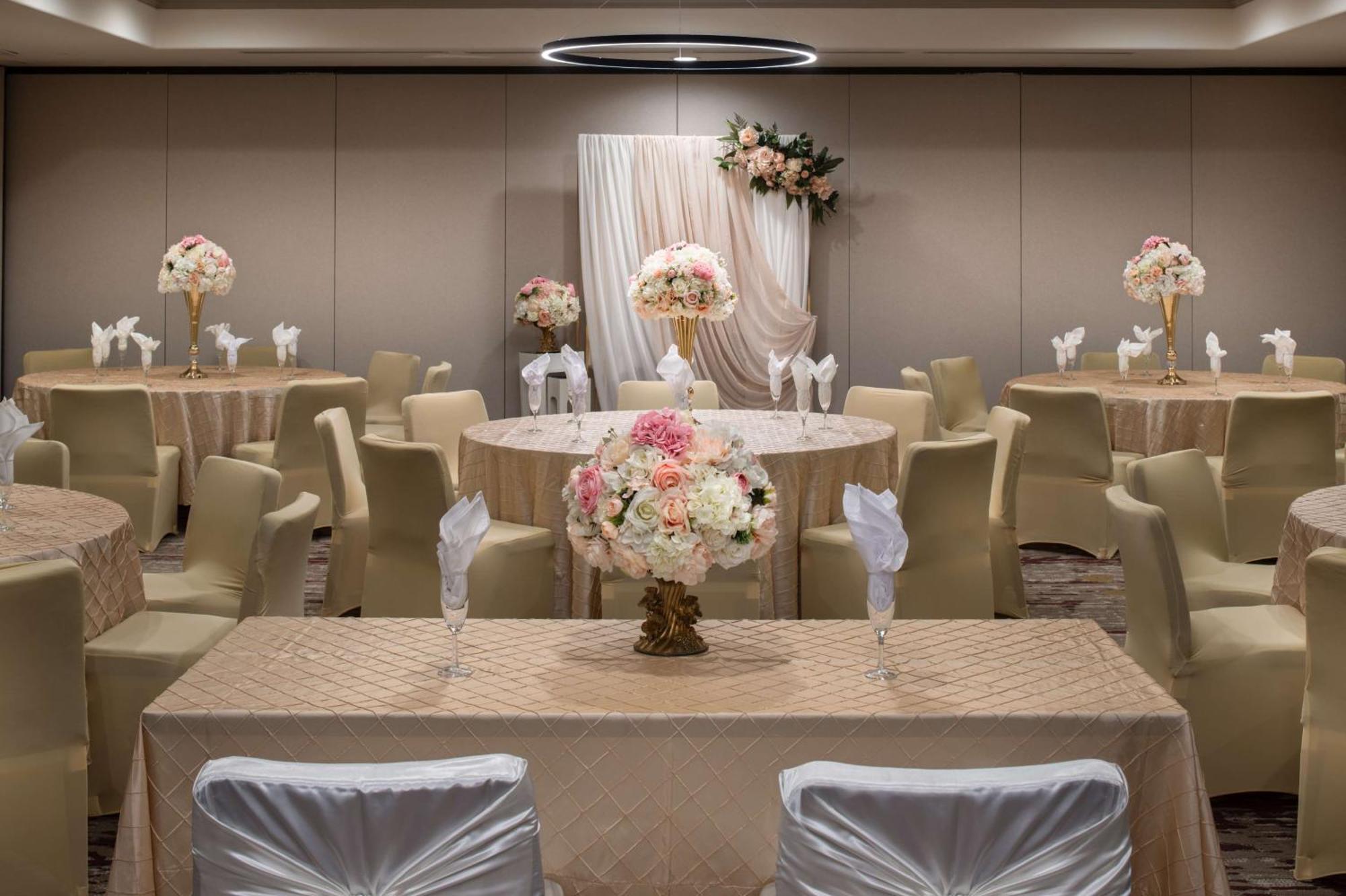 Hilton Garden Inn Фонтана Экстерьер фото