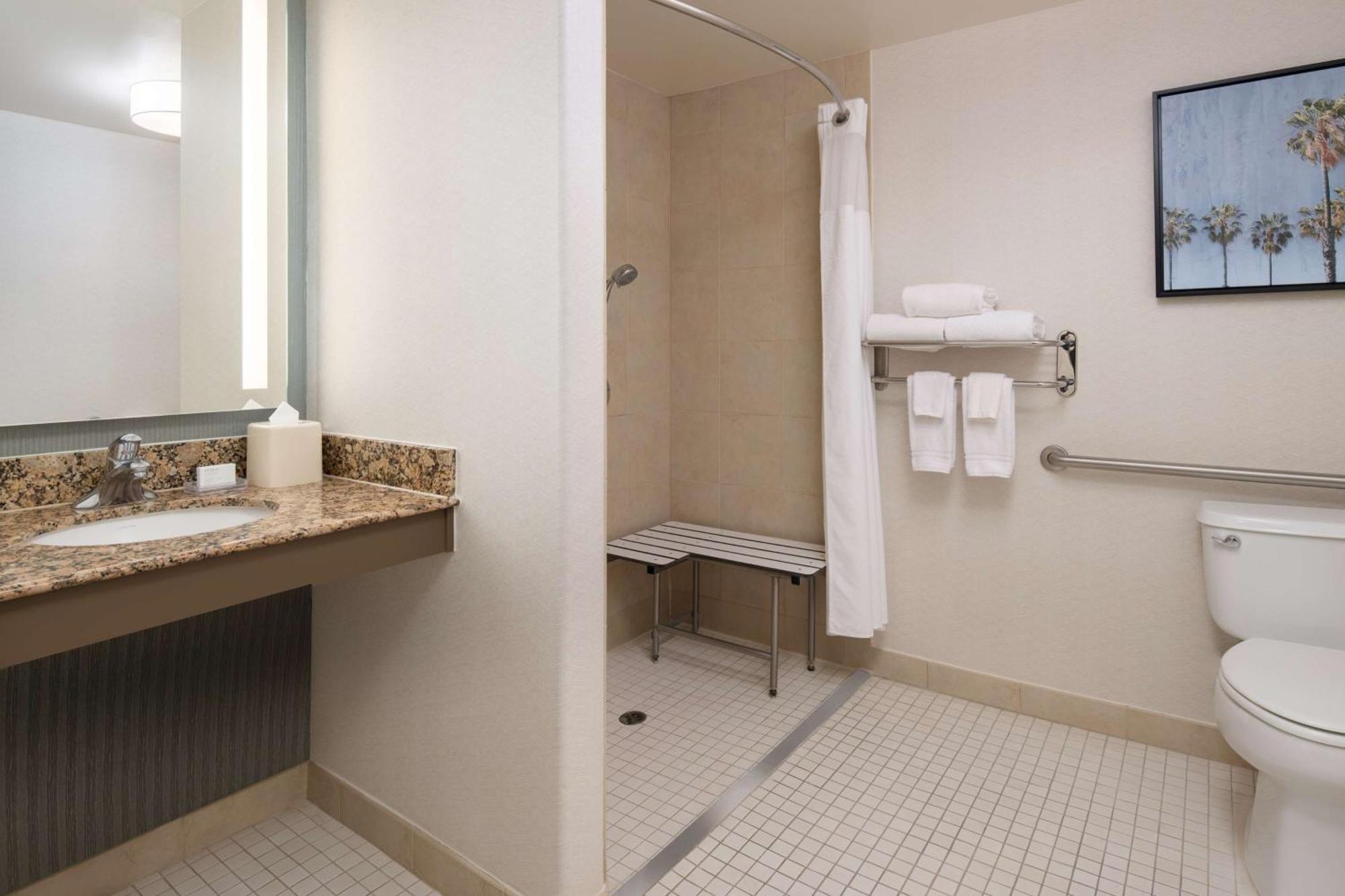 Hilton Garden Inn Фонтана Экстерьер фото