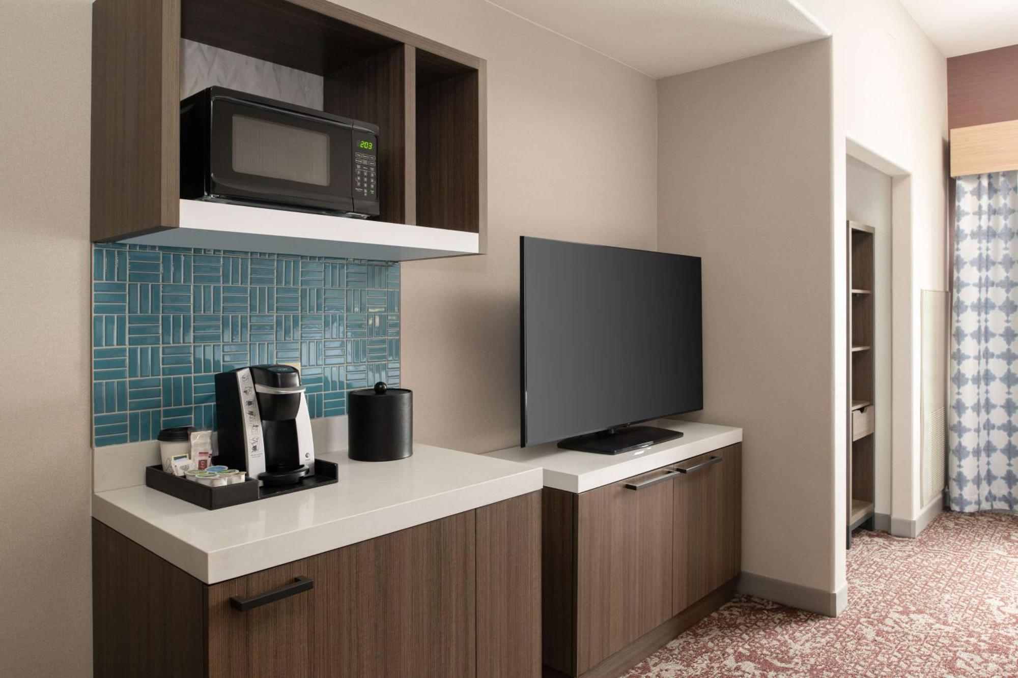Hilton Garden Inn Фонтана Экстерьер фото