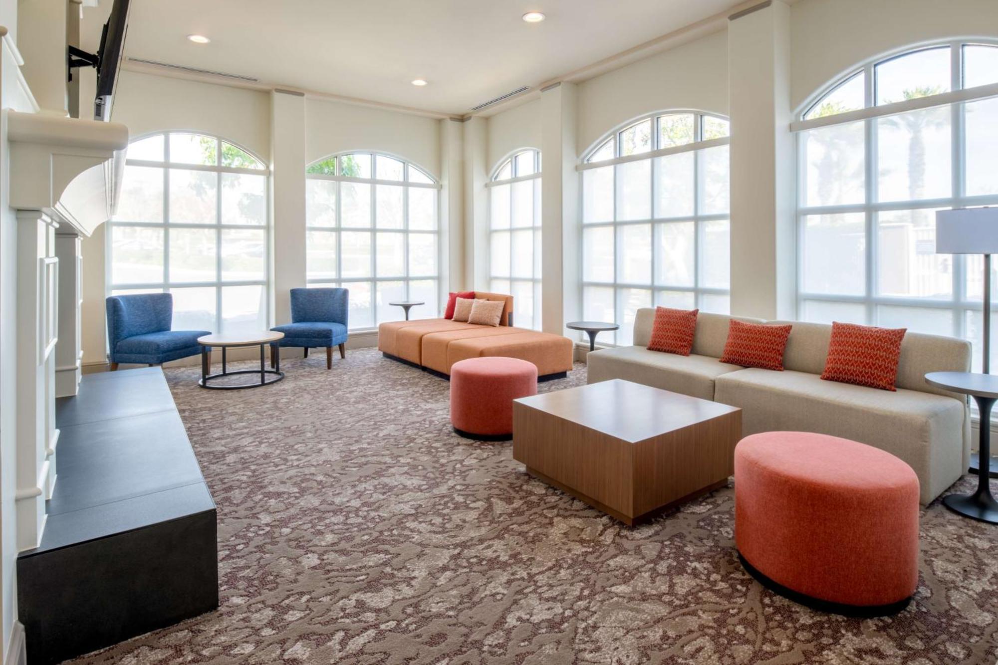 Hilton Garden Inn Фонтана Экстерьер фото