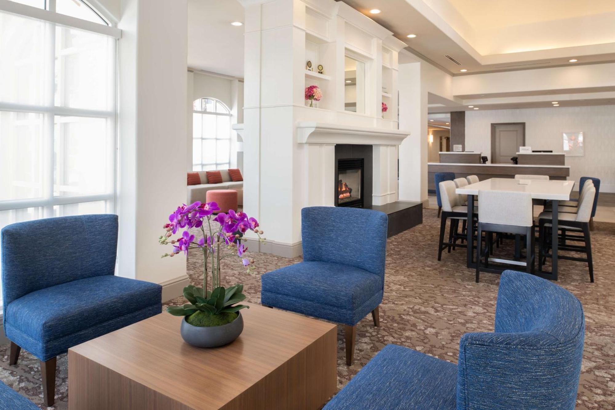 Hilton Garden Inn Фонтана Экстерьер фото