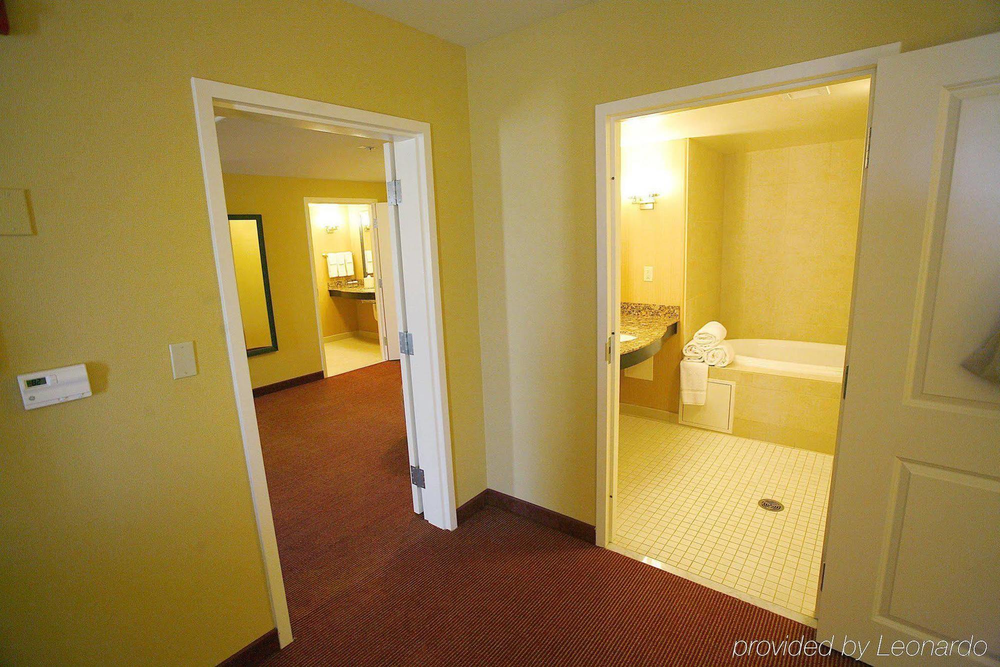 Hilton Garden Inn Фонтана Номер фото